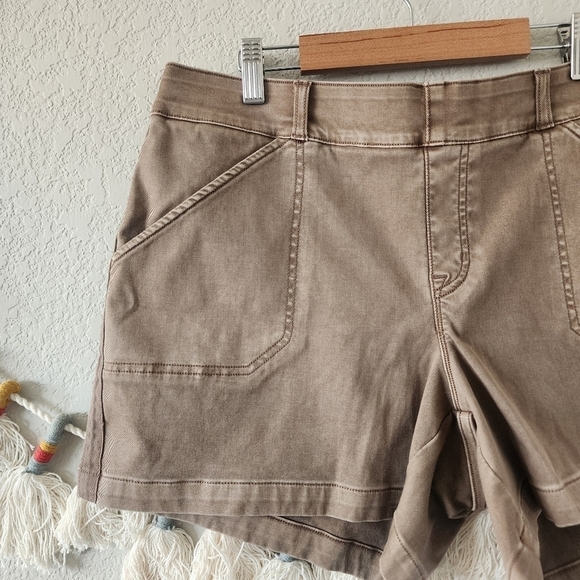 Spanx Twill Pull On Stretch Shorts Khaki Brown Comfort Slimming Casual XL - Picture 2 of 11